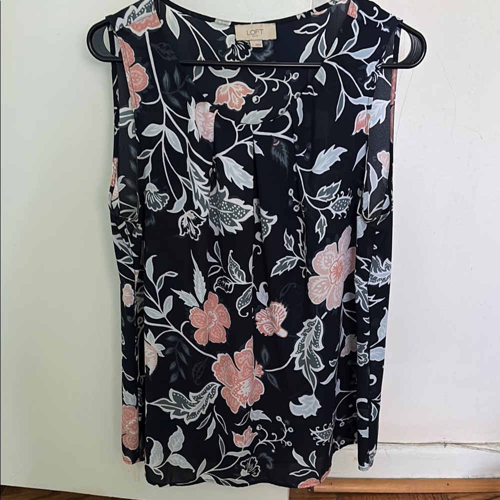 LOFT Women's blue Floral Top, size L